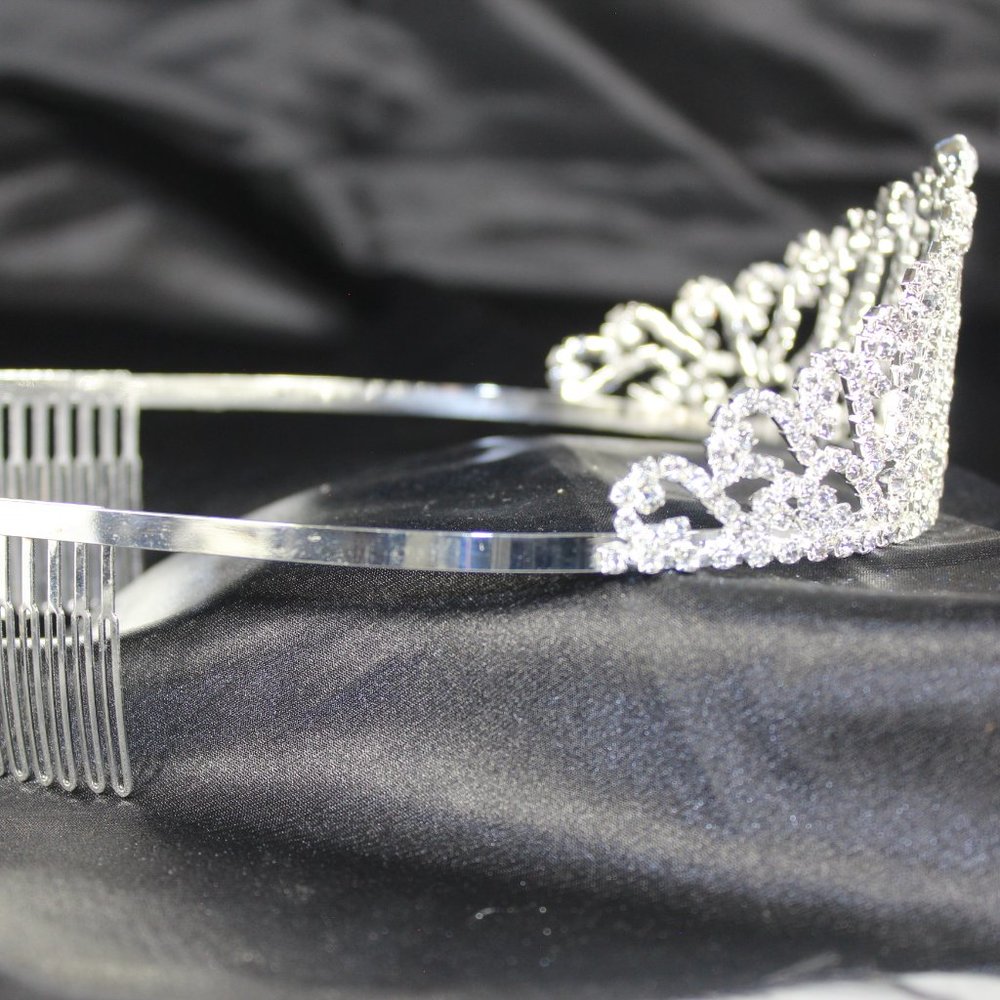 Beautiful Tiara Rhinestone Princess Crown - Picture 4 of 5